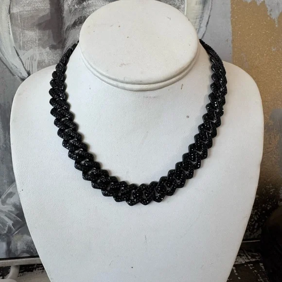 Elegant Black Necklace - Picture 1 of 5